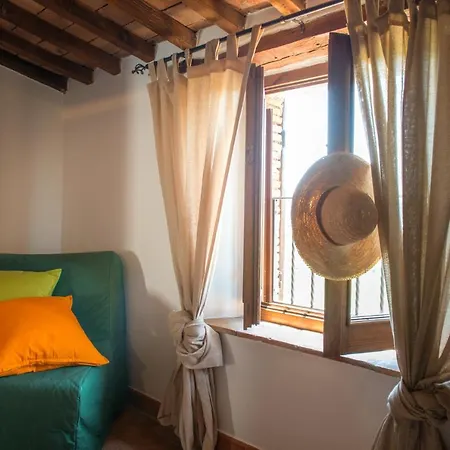 Schiaccia Ghiande Agroturismo *