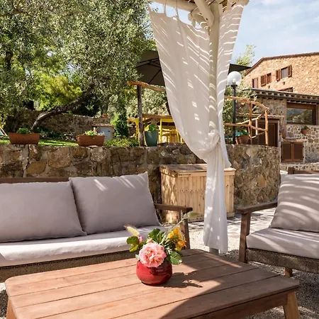 Schiaccia Ghiande Farm stay *
